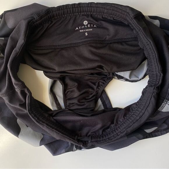 Athleta Camo Printed Running Shorts Size Small Black Gray - Picture 4 of 6